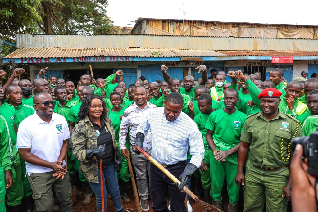 The Governor of Meru County, H.E. Rev. Mutuma M’Ethingia, joined the Meru Youth Service in their community service activities